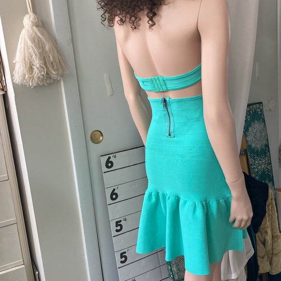 Guess Ladies cut out poly knit dress with adjustable bra back and zipper sz xs - Picture 4 of 4